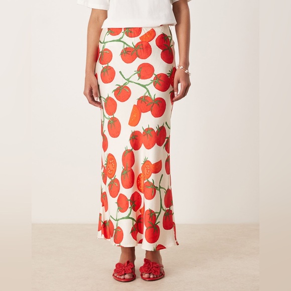 Never Fully Dressed tomato print satin maxi skirt in cream NWT - Picture 3 of 7